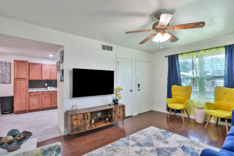 531 W Del Campo Ave - Photo 4 of 32