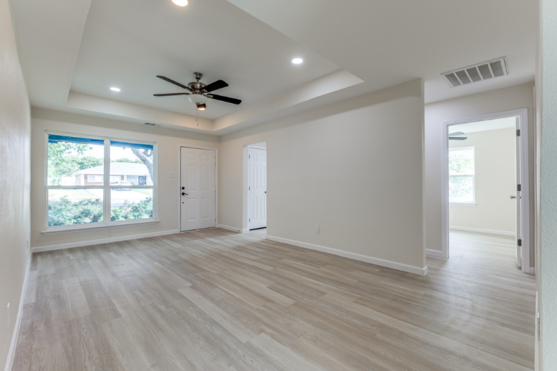 1223 Evergreen Dr - Photo 2 of 12