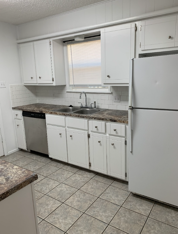 6335 29th St - Photo 2 of 4