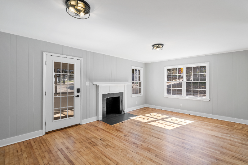 720 N Main St - Photo 3 of 18