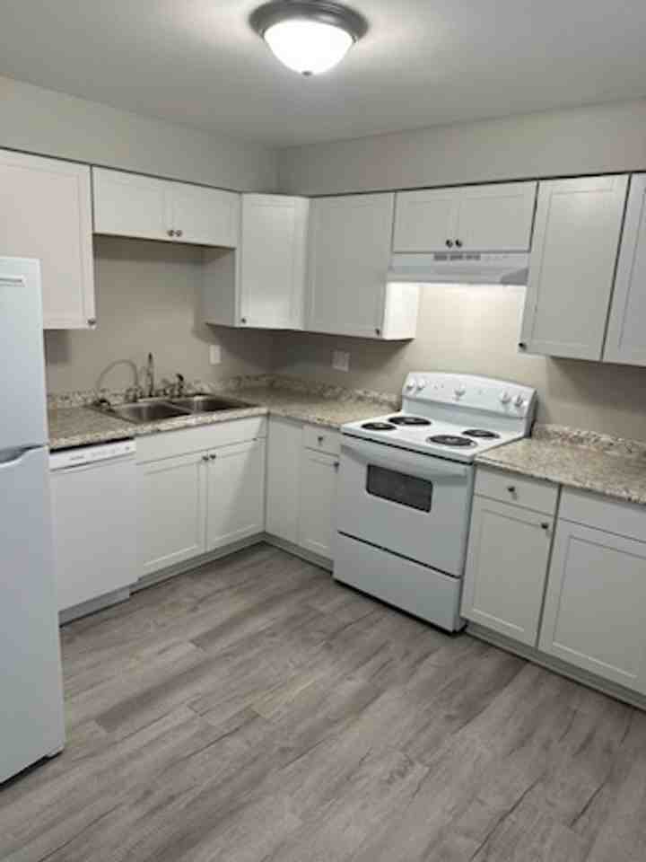 Oakview Park Apartments - Photo 2 of 4