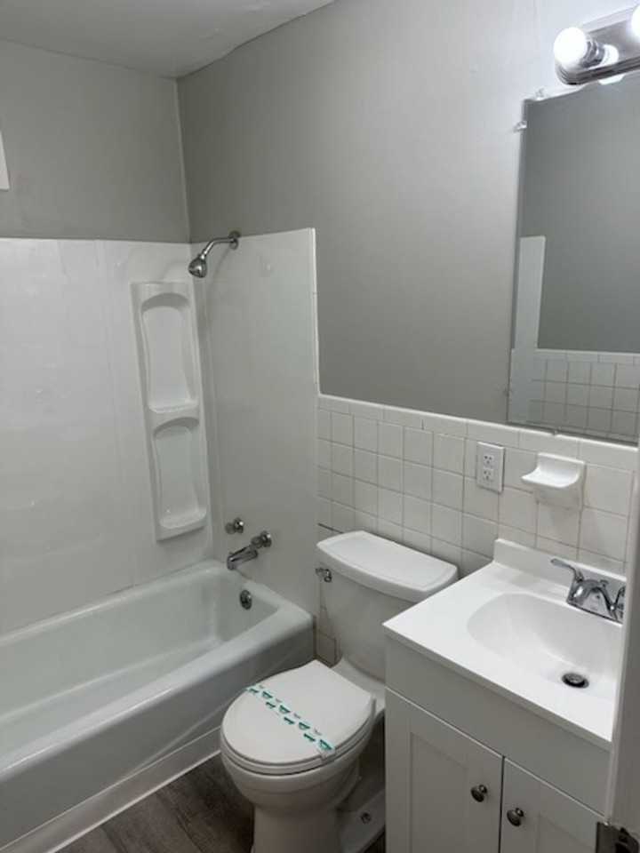 Oakview Park Apartments - Photo 3 of 4