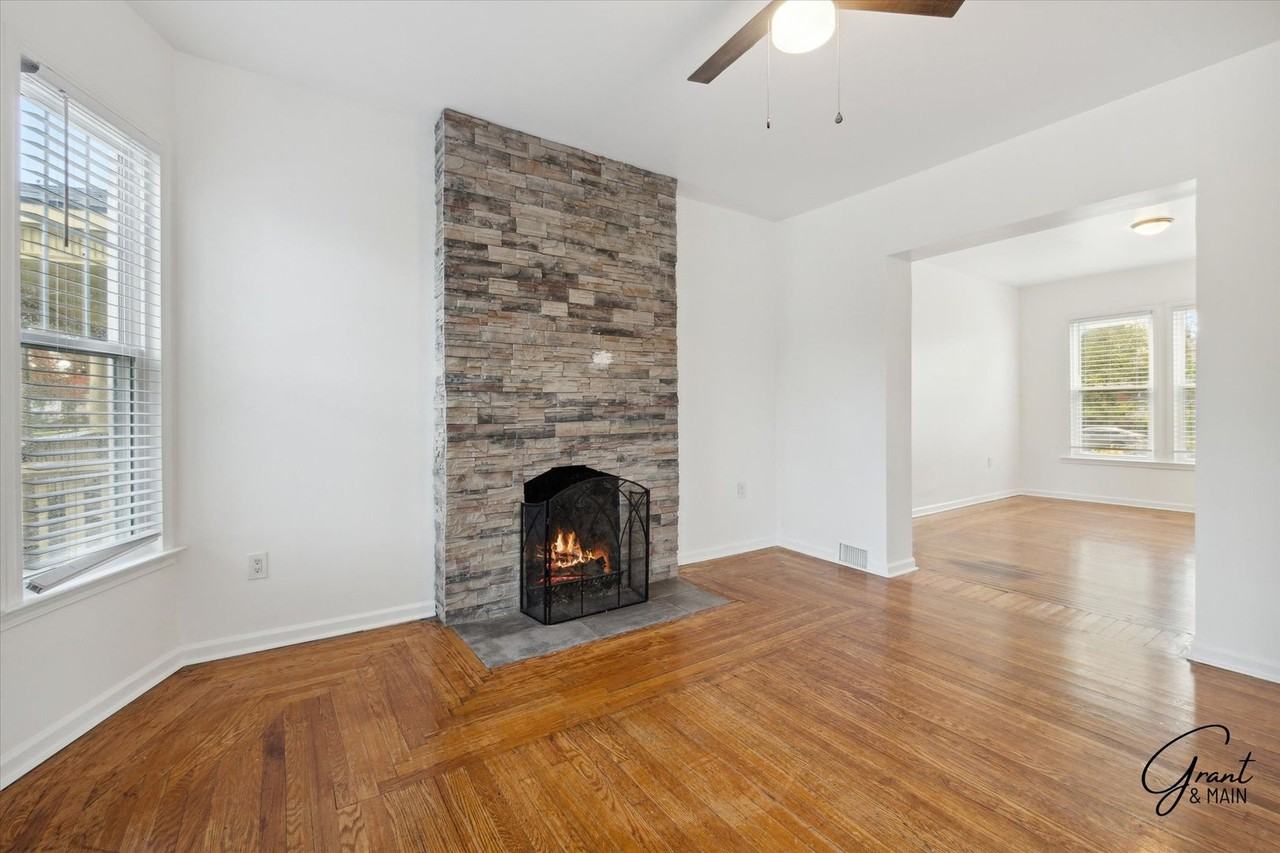 242 Harmon St - Photo 5 of 30