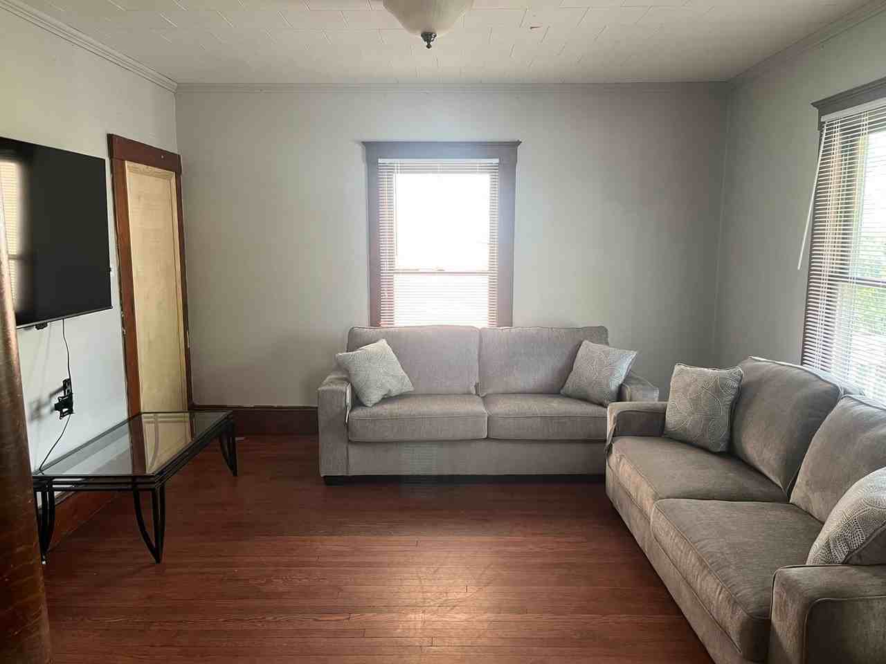 1120 Oakland Ave - Photo 3 of 32