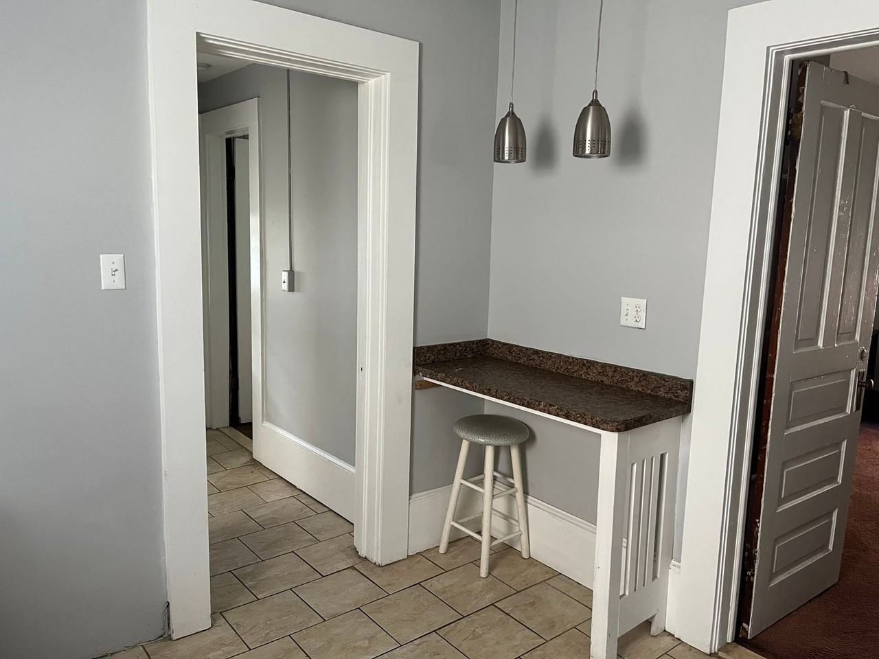 1120 Oakland Ave - Photo 2 of 32