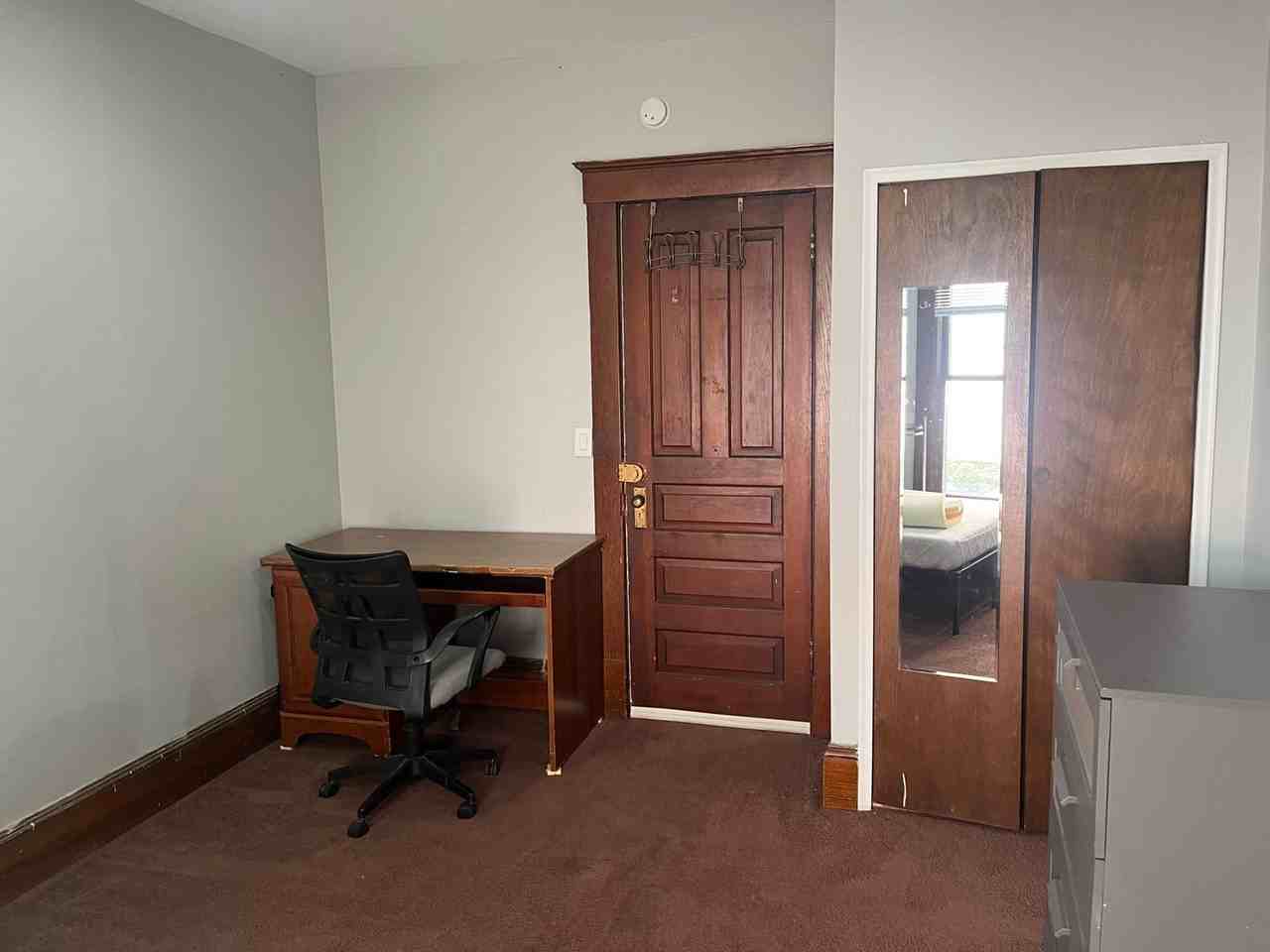 1120 Oakland Ave - Photo 4 of 32