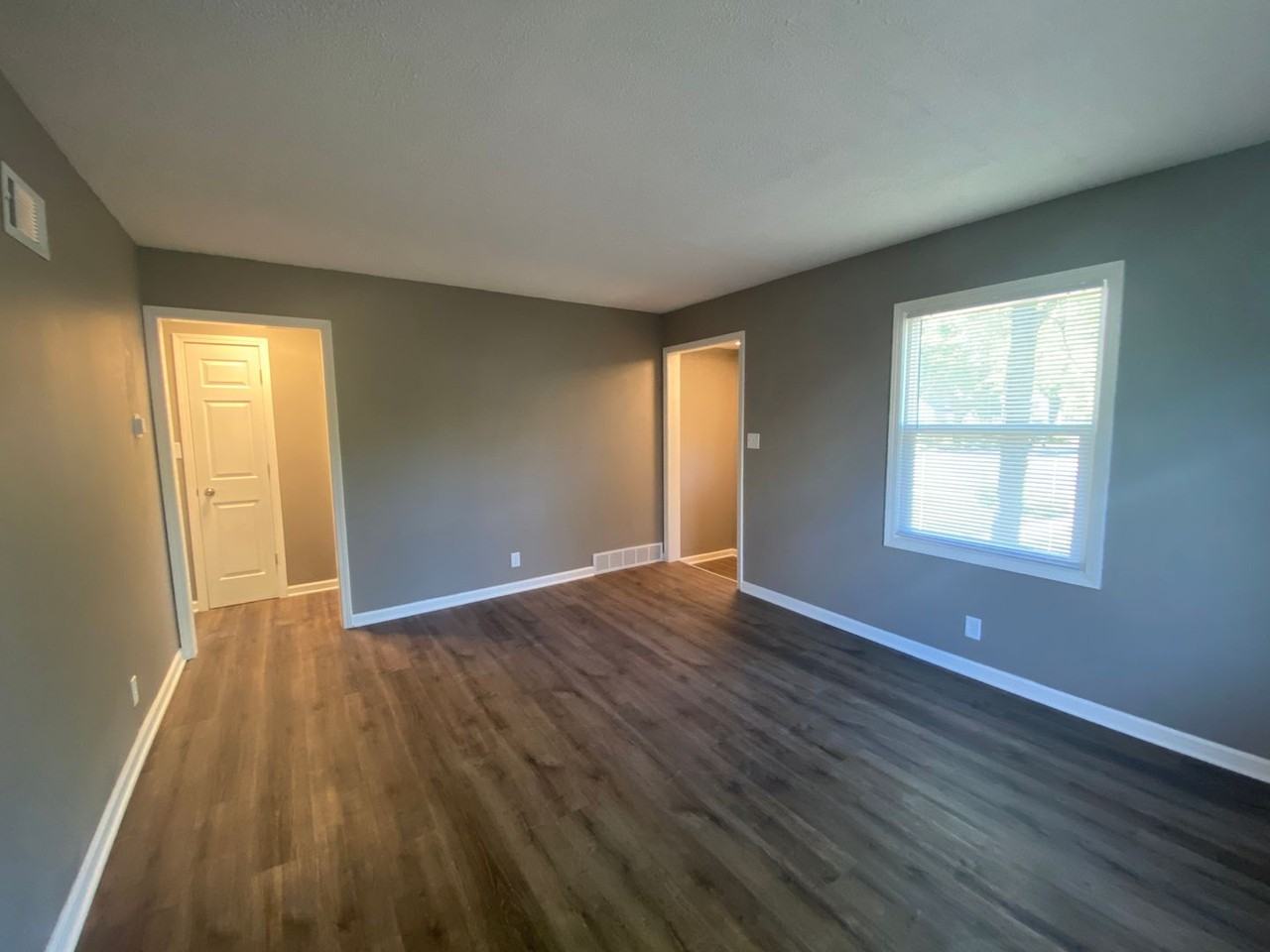 5800 W Carmen Ave - Photo 2 of 6