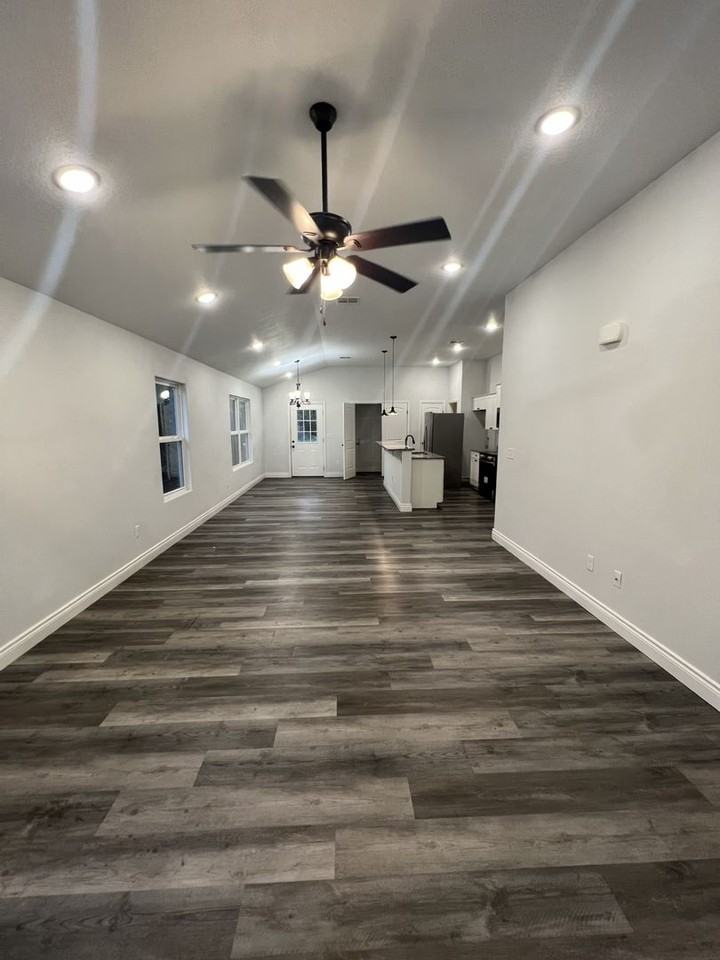 13 S Roane St - Photo 3 of 15