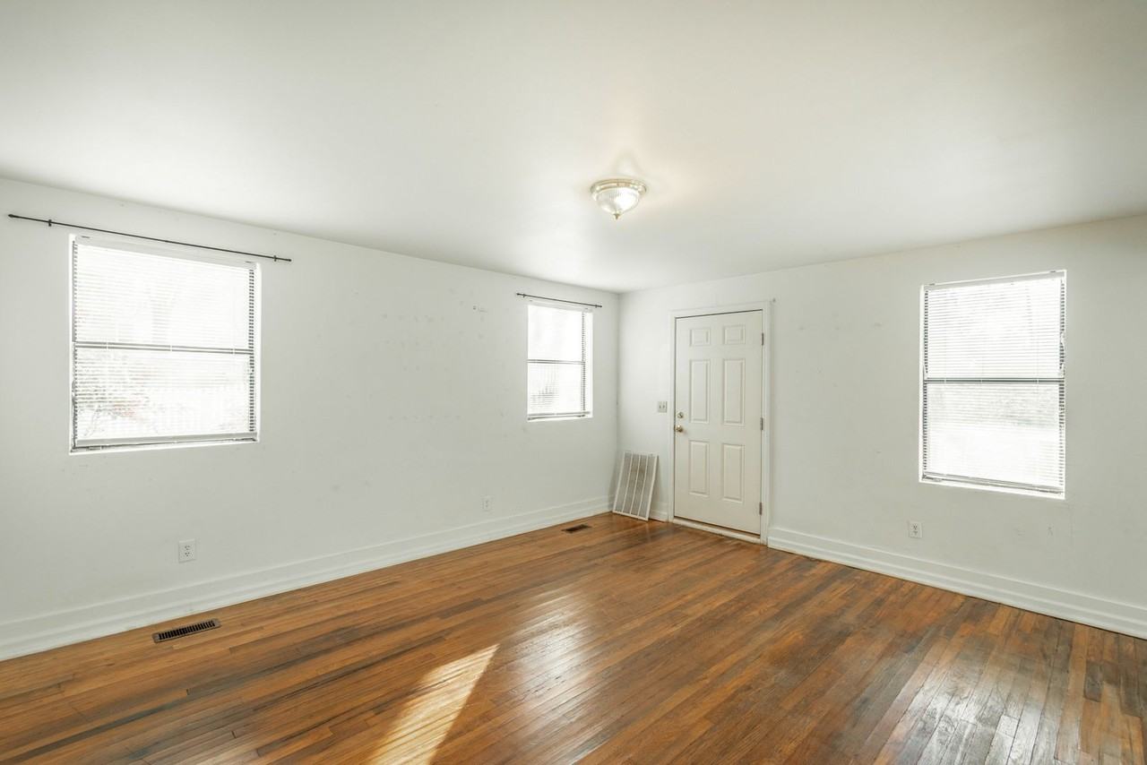 126 Goodson Ave - Photo 3 of 18