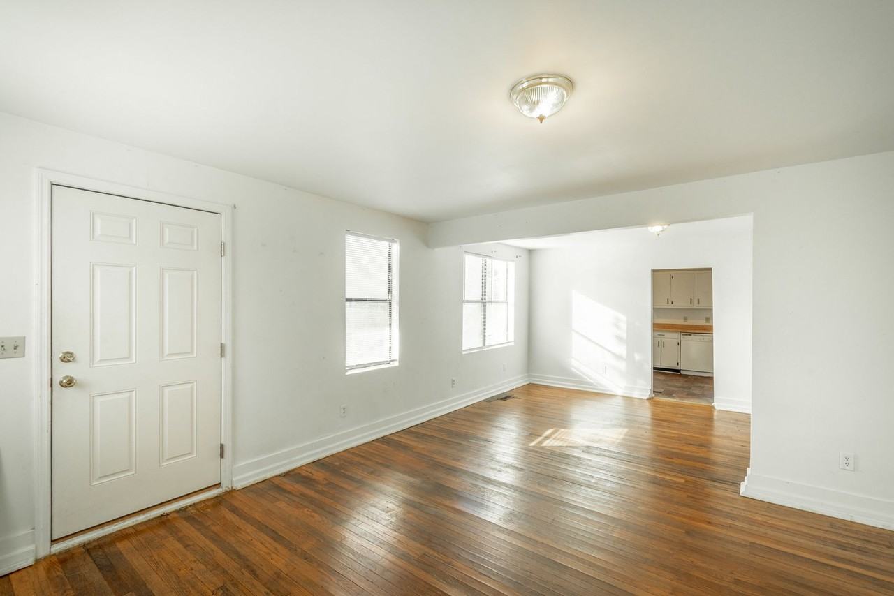 126 Goodson Ave - Photo 2 of 18