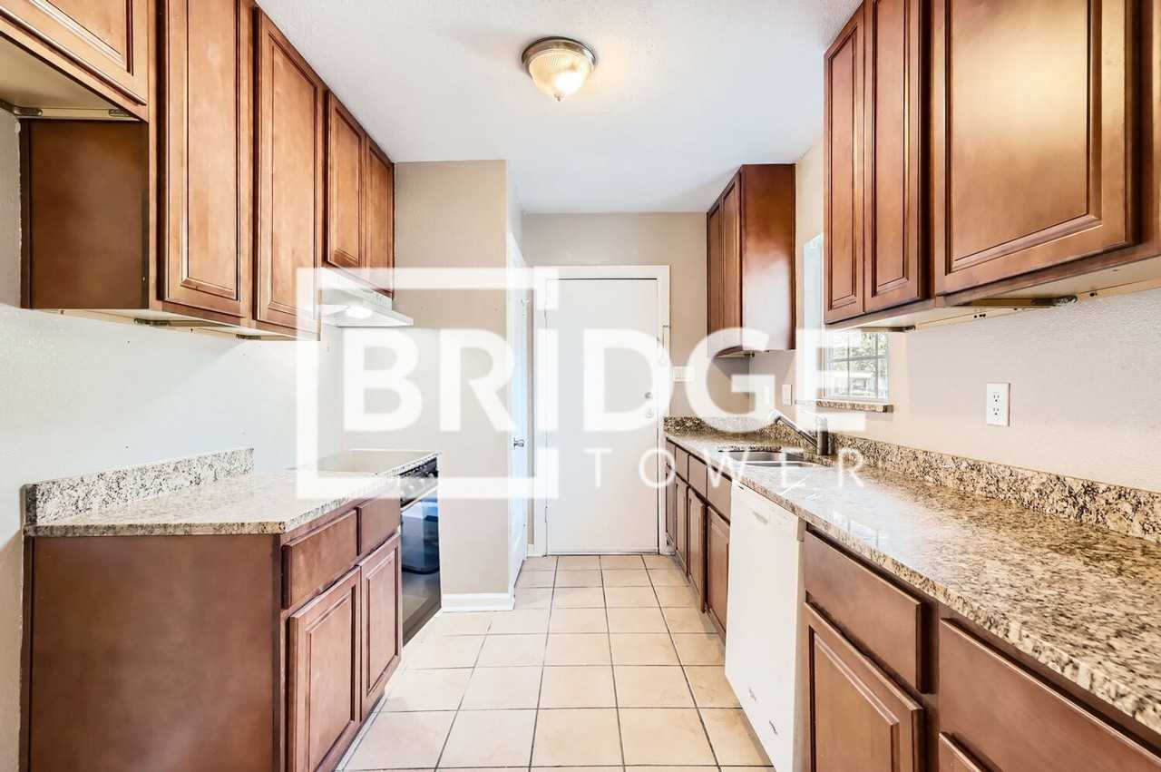 224 E Boyd St - Photo 6 of 17