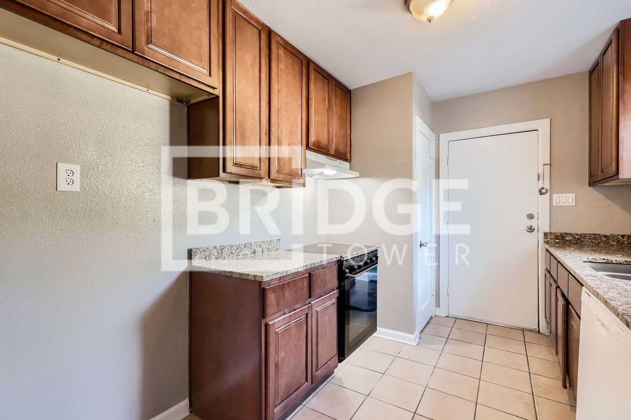 224 E Boyd St - Photo 7 of 17