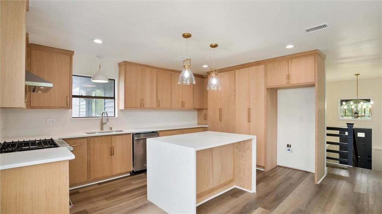 4062 Dawson Dr - Photo 6 of 35