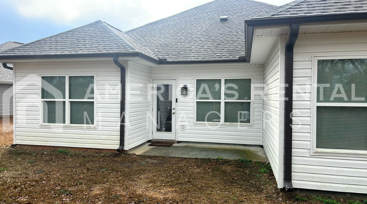 303 Kennesaw Ave - Photo 3 of 32