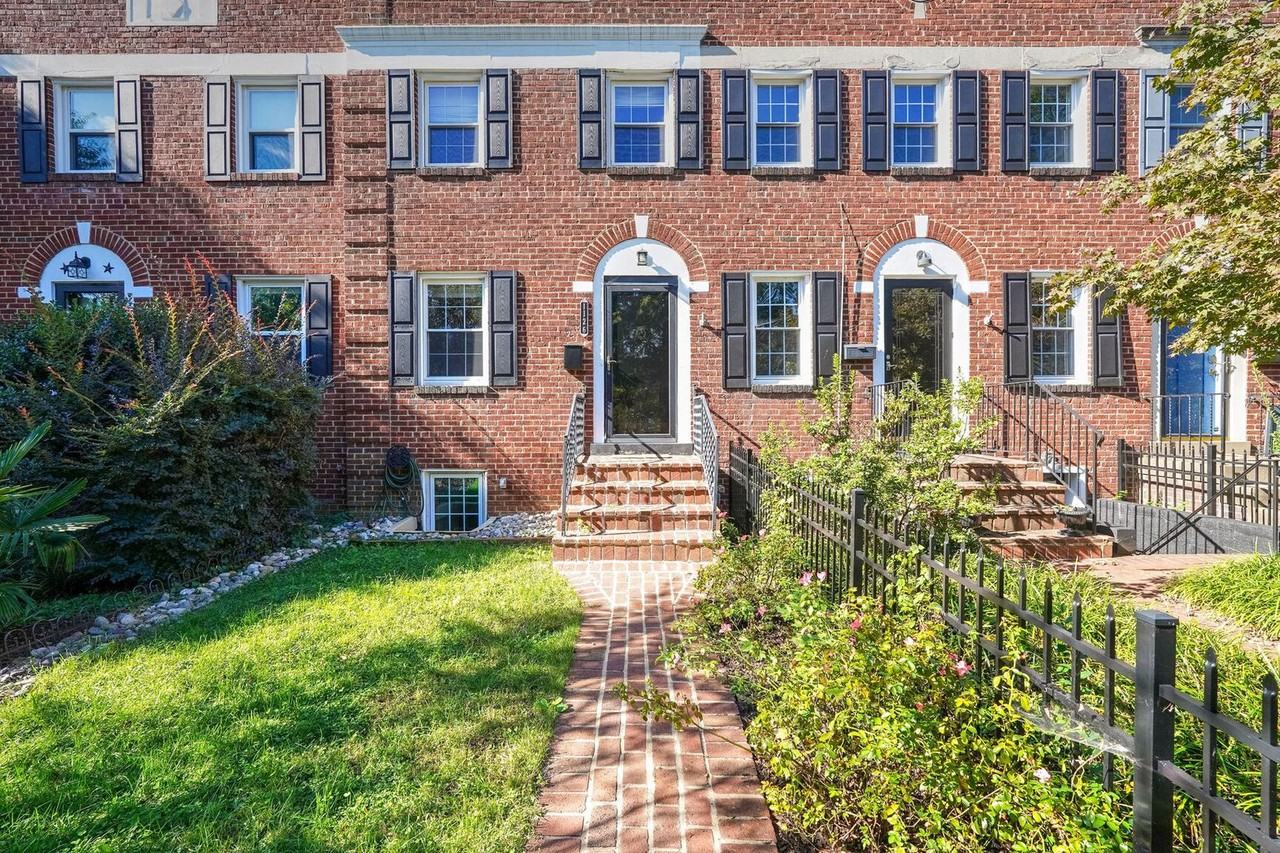 1126 Powhatan St - Photo 2 of 18