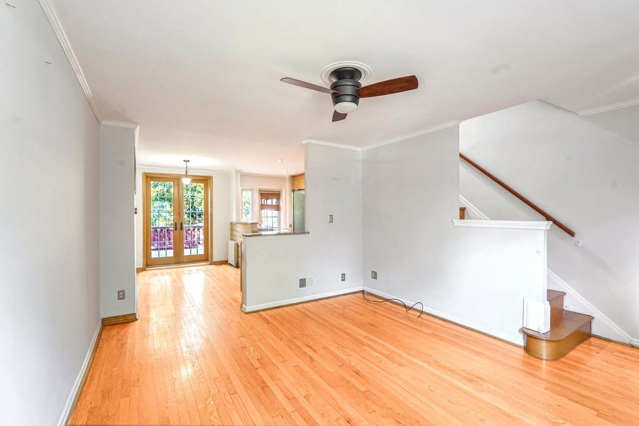 1126 Powhatan St - Photo 4 of 18