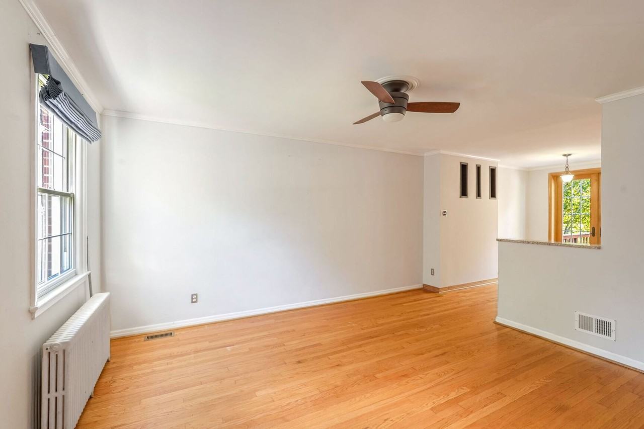 1126 Powhatan St - Photo 5 of 18