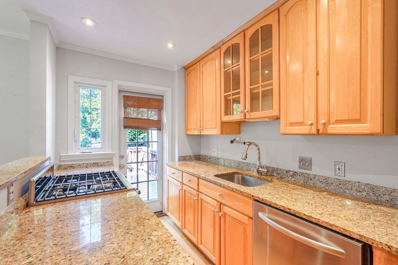 1126 Powhatan St - Photo 6 of 18
