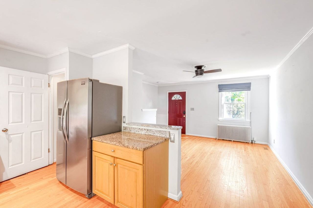 1126 Powhatan St - Photo 7 of 18