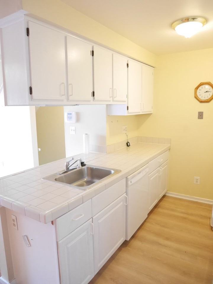 10004 Hellingly Pl - Photo 5 of 23