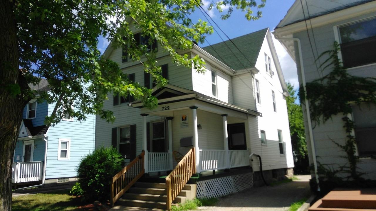 722 Arbor St - Photo 2 of 27