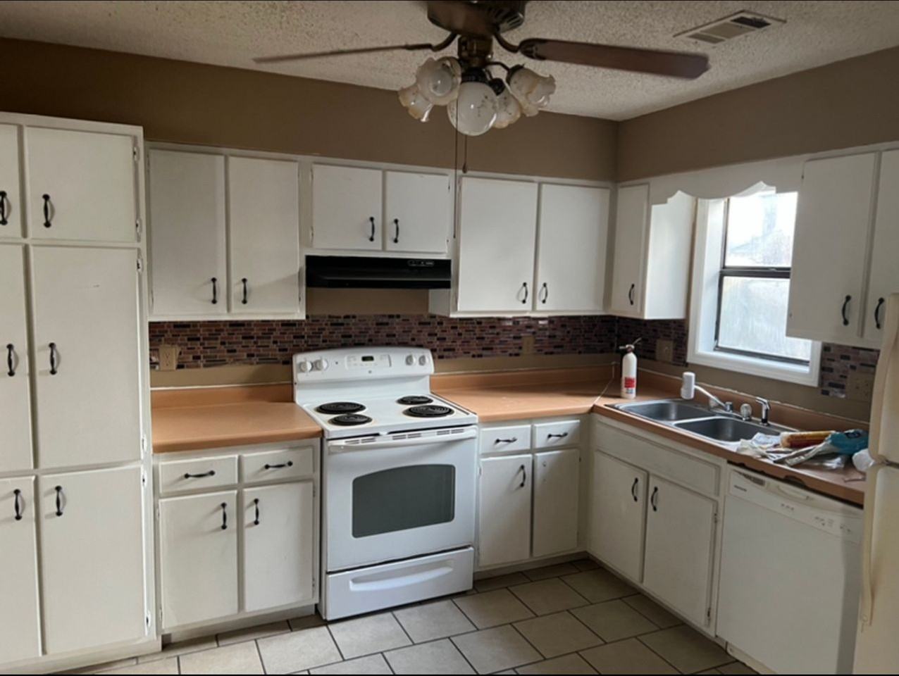 1609 W Washington Ave - Photo 2 of 11
