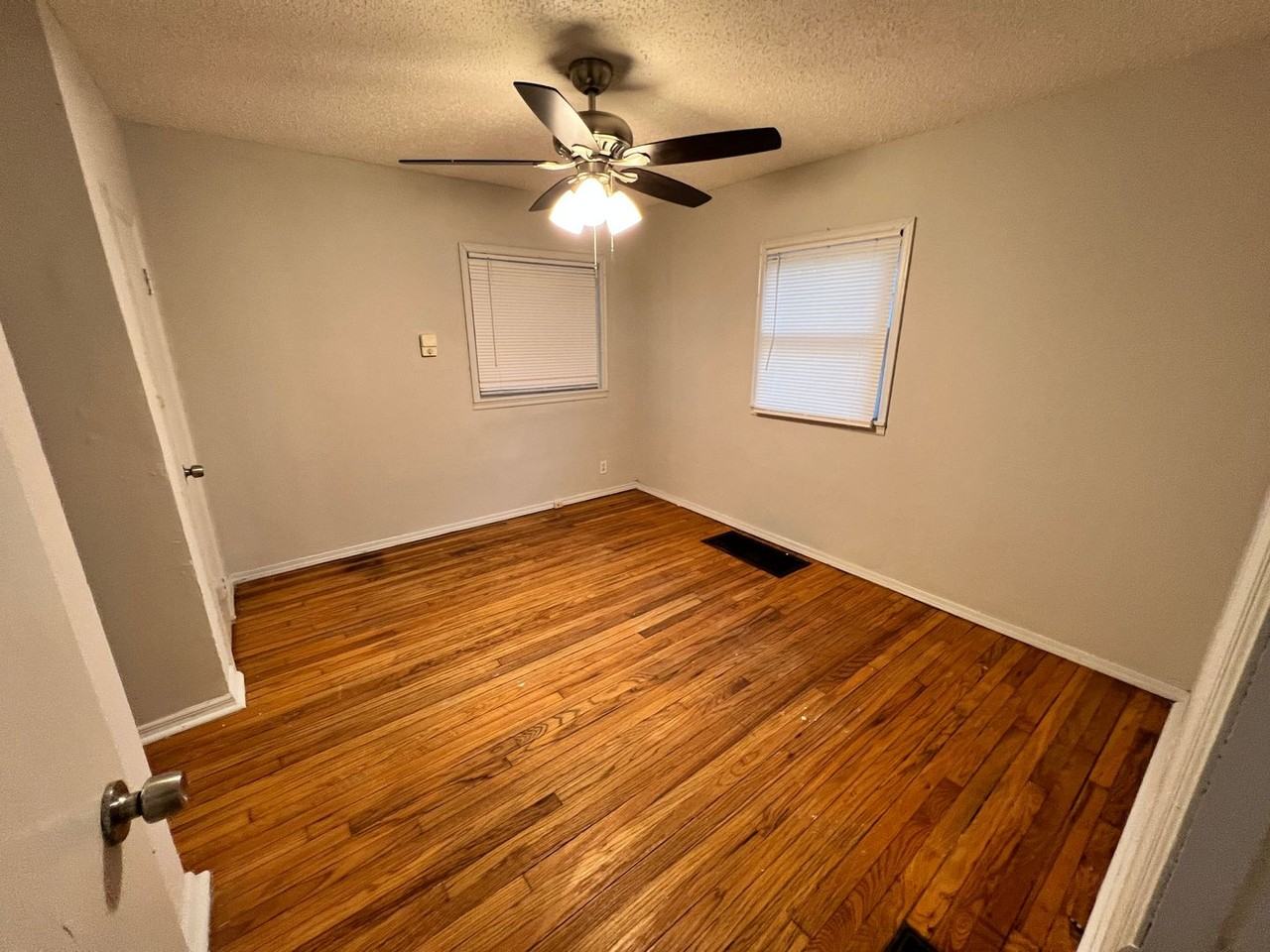 15301 E Mayes Rd - Photo 5 of 12