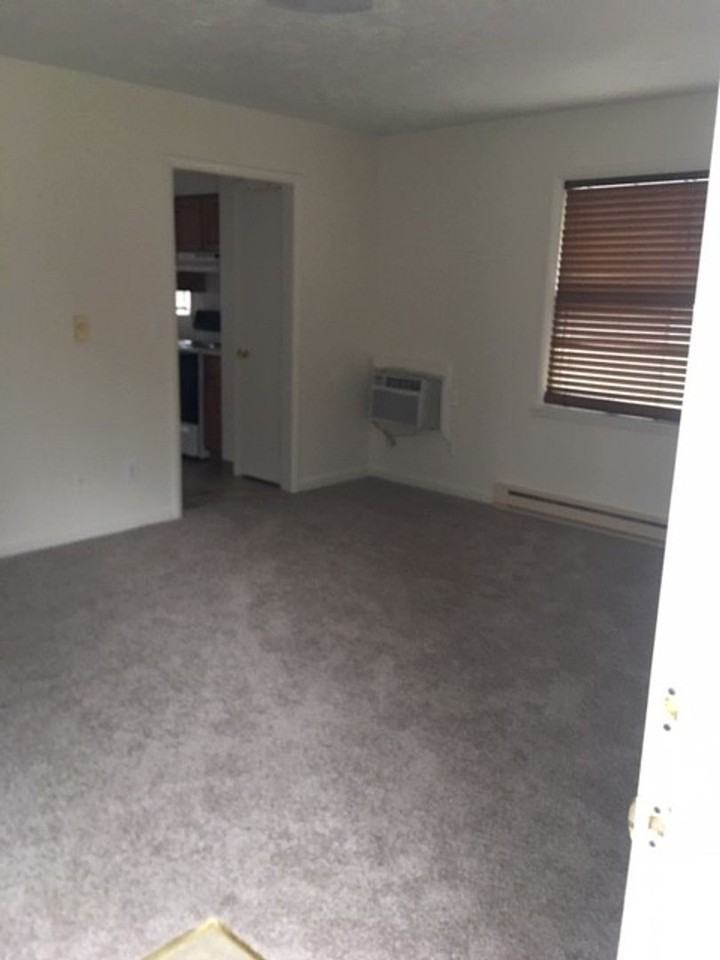 1019 N Jackson St - Photo 2 of 7