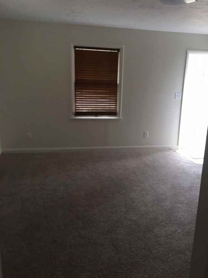 1019 N Jackson St - Photo 3 of 7