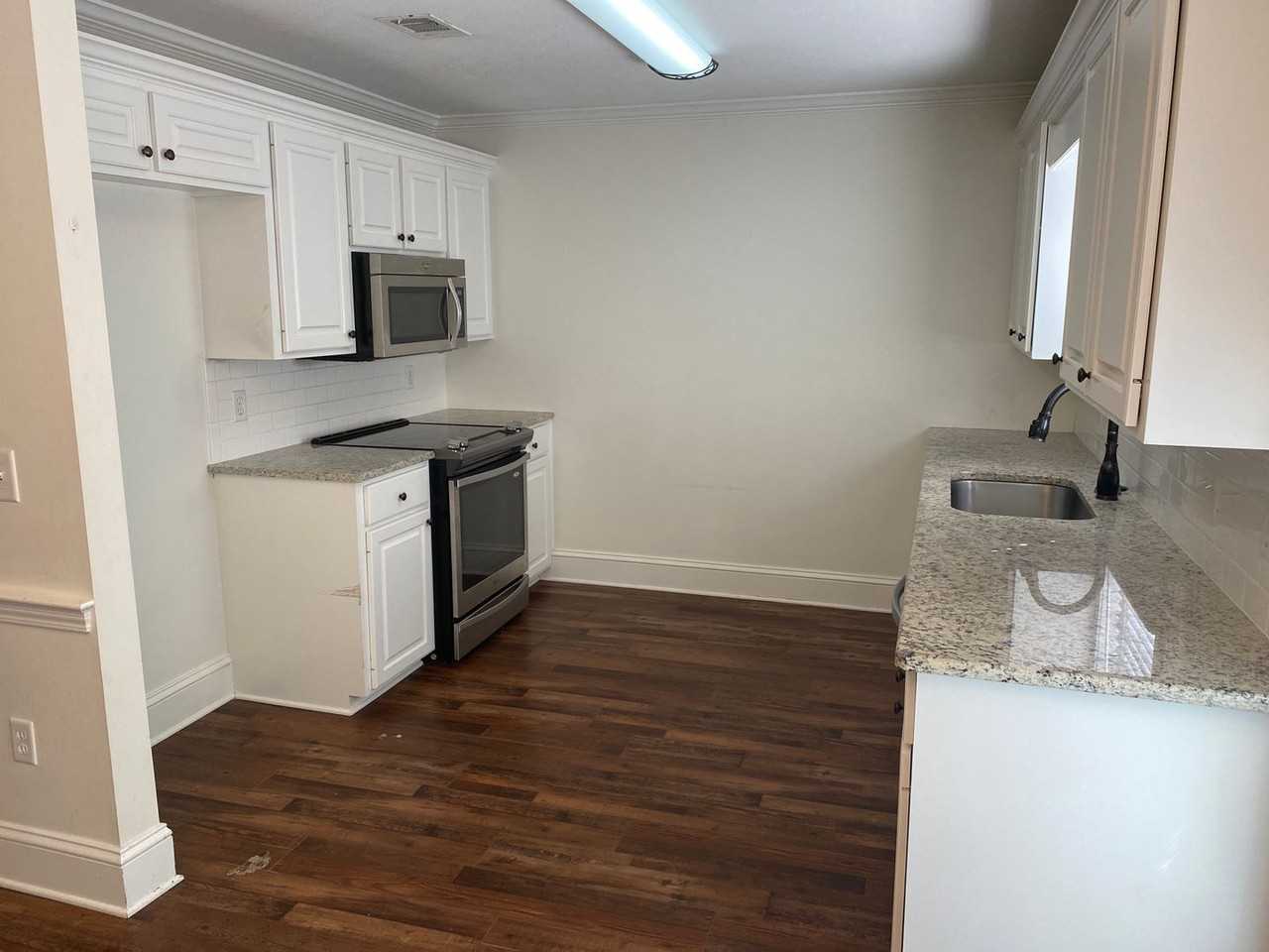 209 Cherrybark Ln - Photo 2 of 10