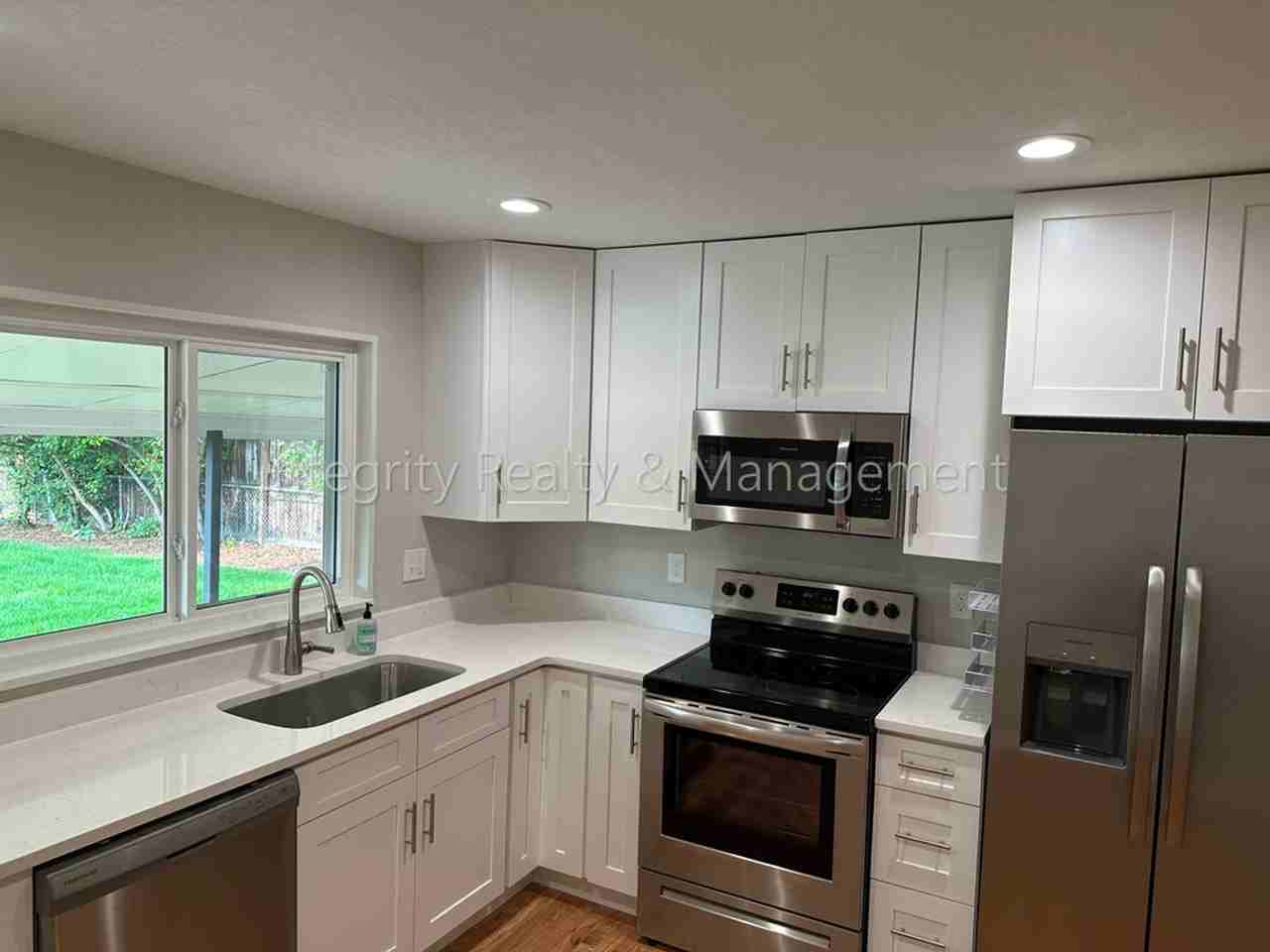 3092 W Layton Ave - Photo 5 of 42