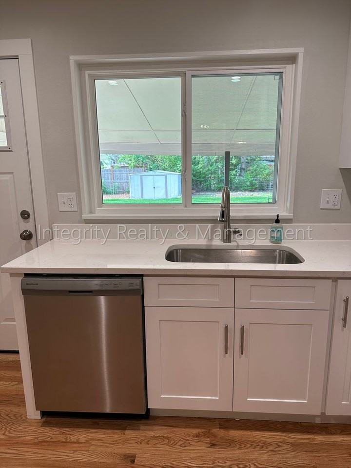 3092 W Layton Ave - Photo 6 of 42