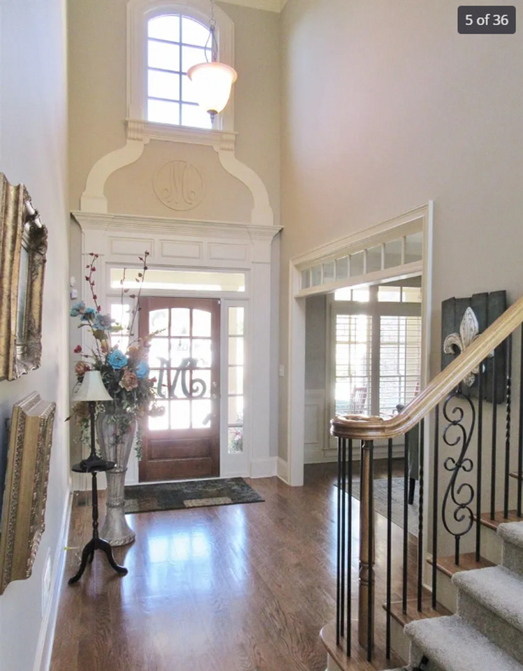 1051 Robinson Ct - Photo 5 of 13