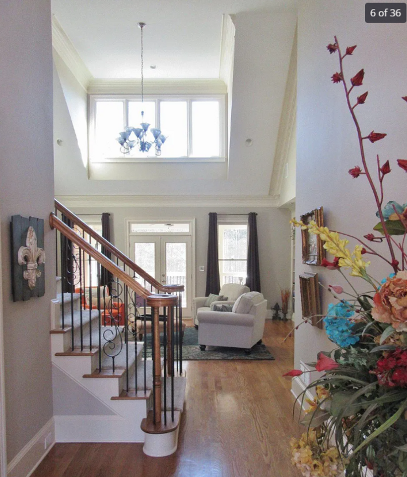 1051 Robinson Ct - Photo 6 of 13