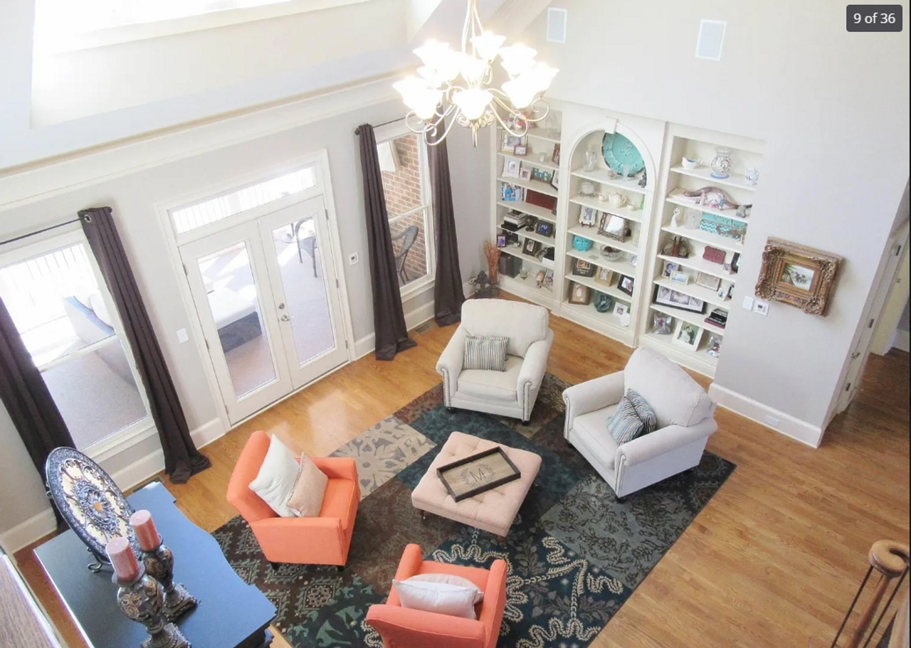1051 Robinson Ct - Photo 7 of 19