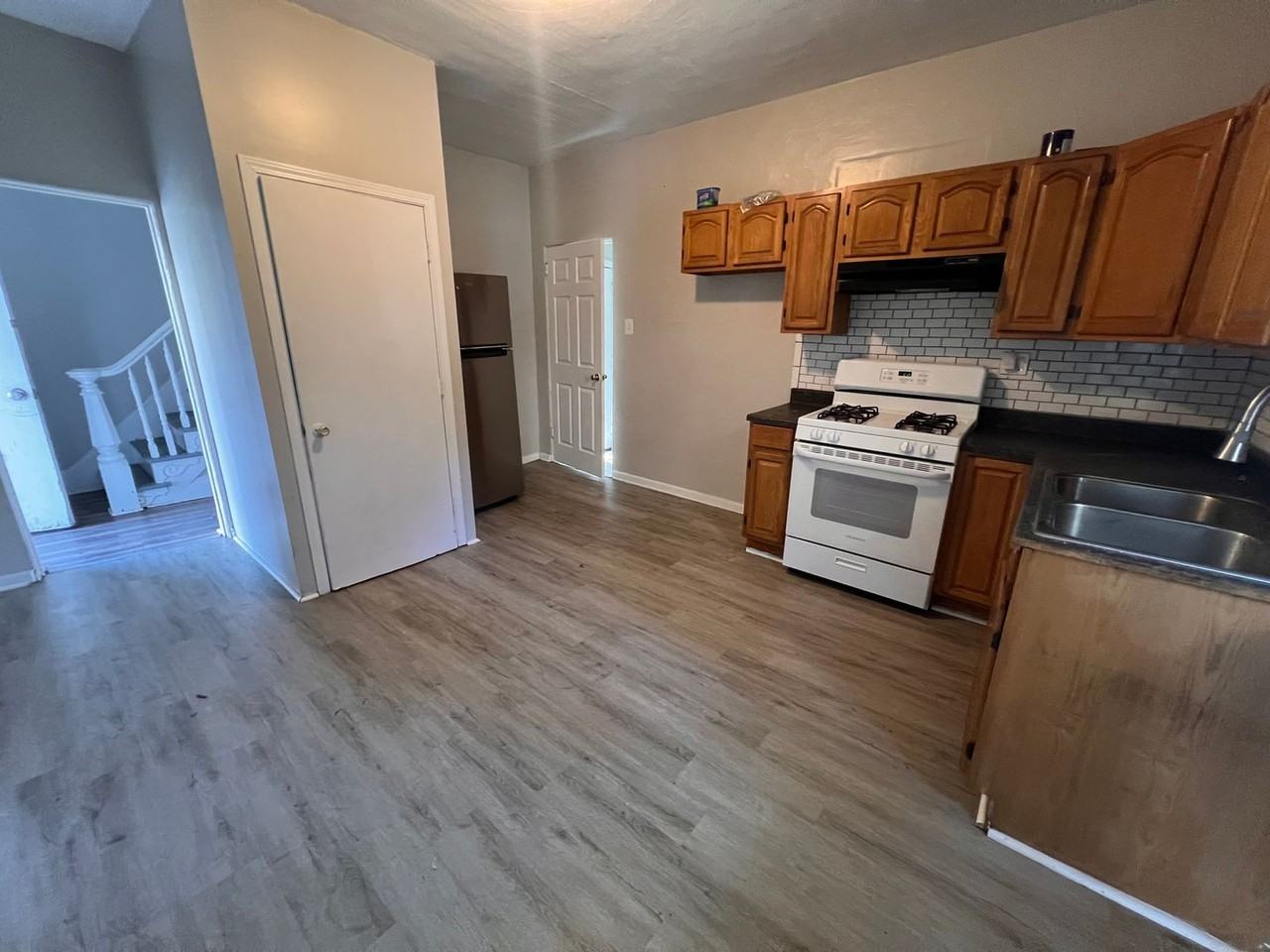 499 Case St - Photo 3 of 13