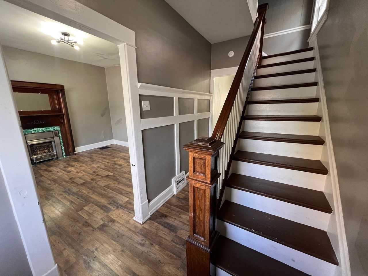 1017 11th St - Photo 2 of 16