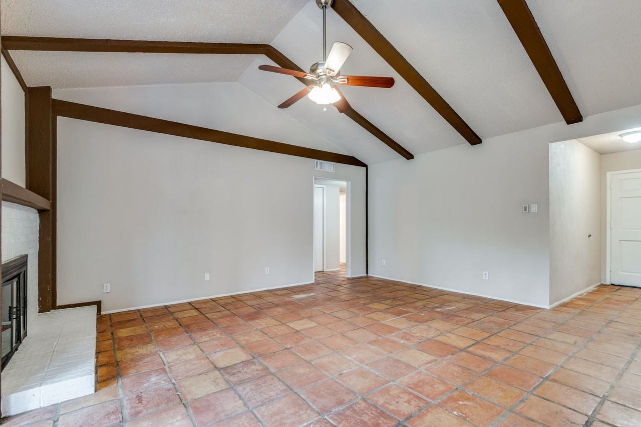 1402 Fair Oaks Blvd - Photo 3 of 25