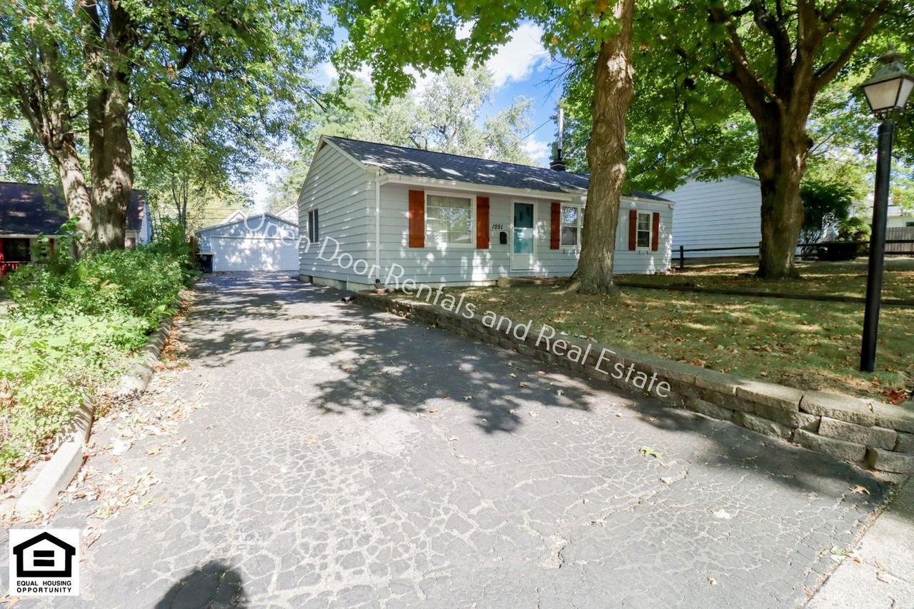 1051 Curdes Ave - Photo 3 of 18