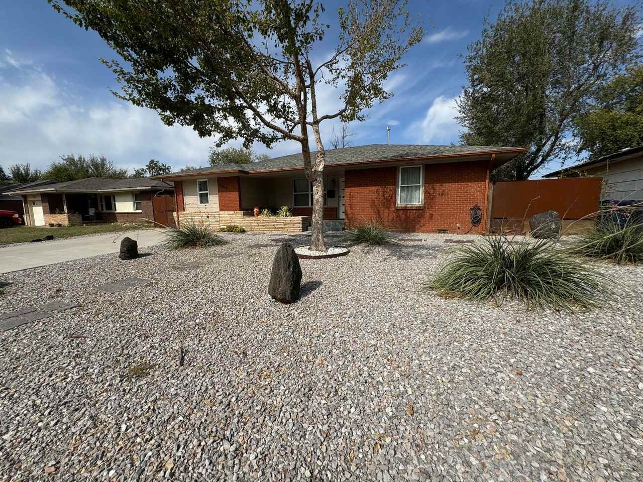 1617 Ne 47th St - Photo 2 of 31