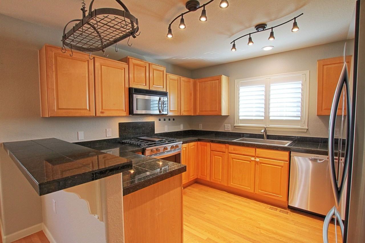 1467 Bergen Rock St - Photo 5 of 24