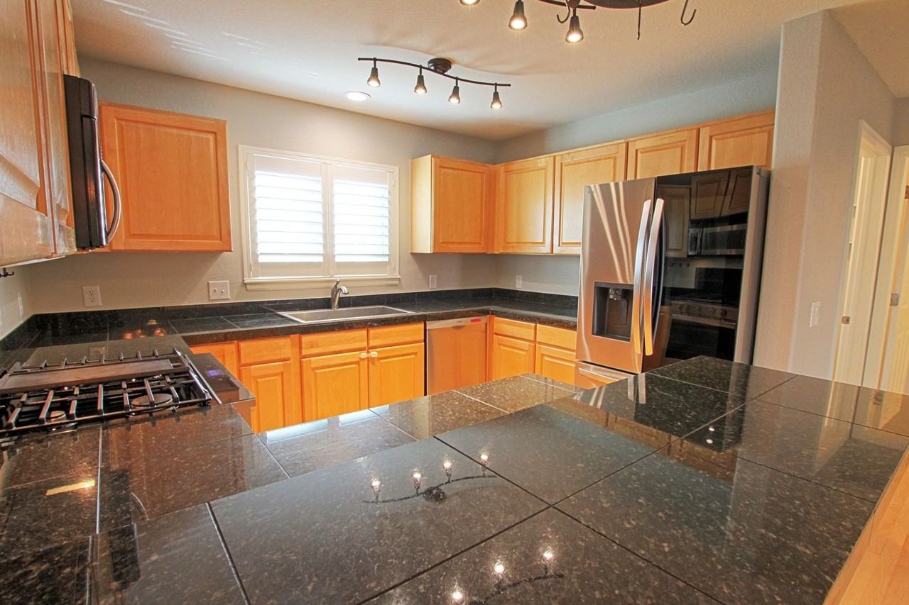 1467 Bergen Rock St - Photo 6 of 24