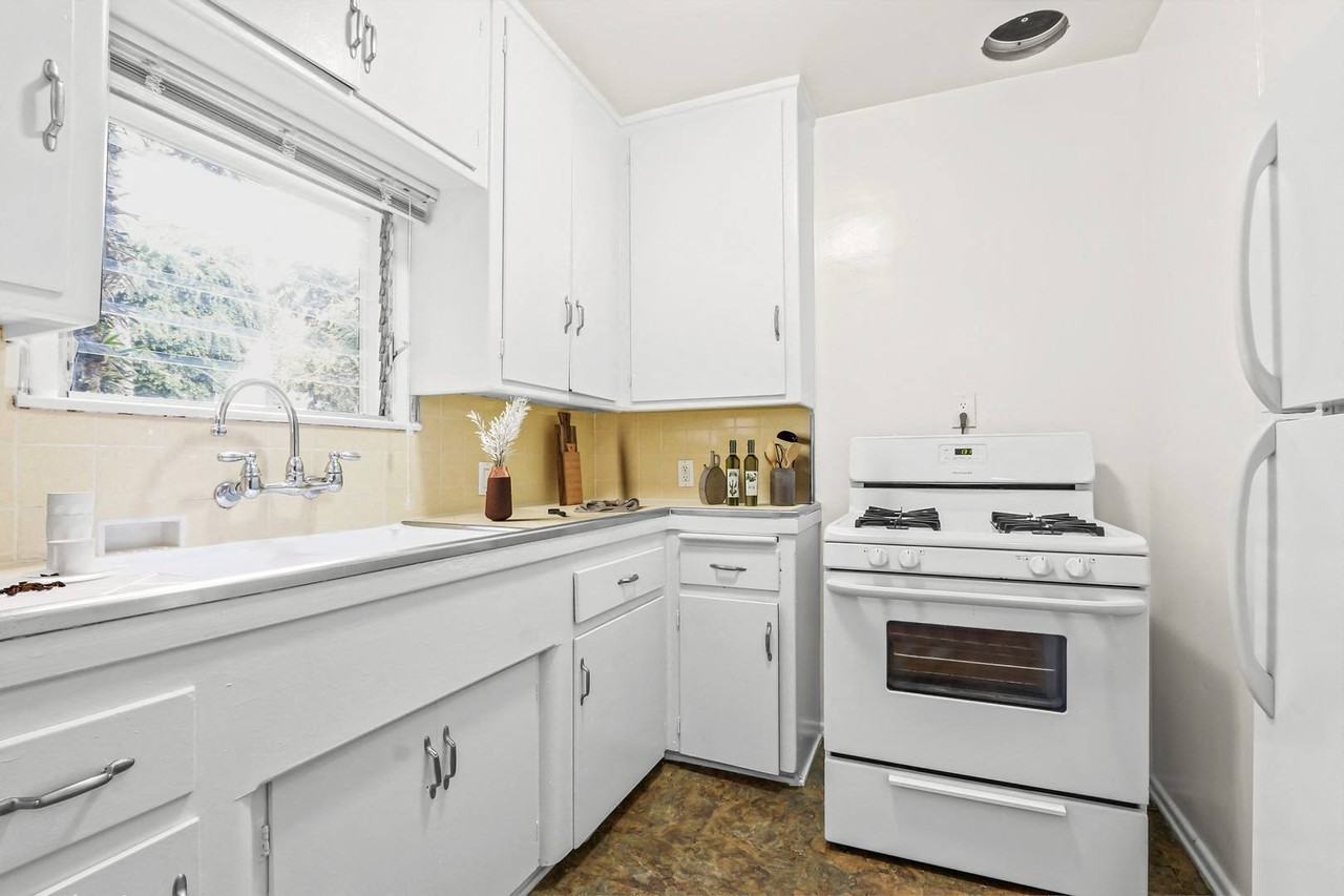 Hayworth Avenue Apartments - Photo 6 of 35