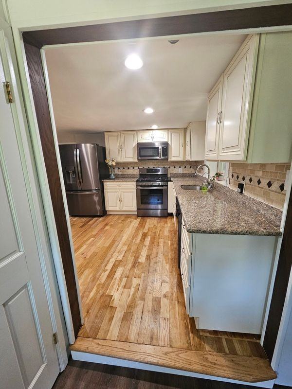 109 Maple Ave - Photo 2 of 13