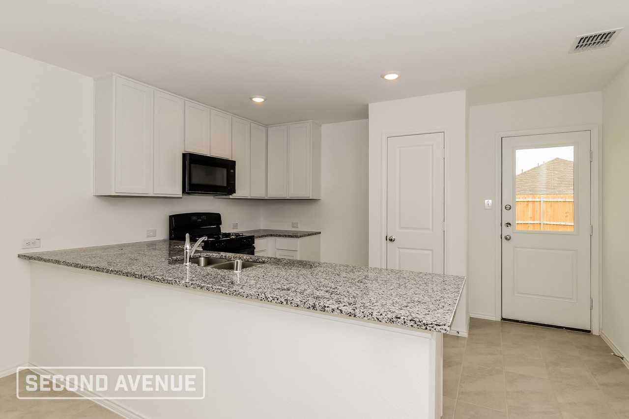 1947 Aves Glen Ln - Photo 5 of 28