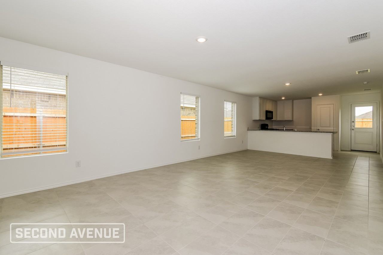 1947 Aves Glen Ln - Photo 7 of 28