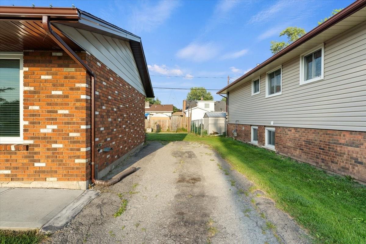 160 Westwood Crescent #1 - Photo 3 of 28