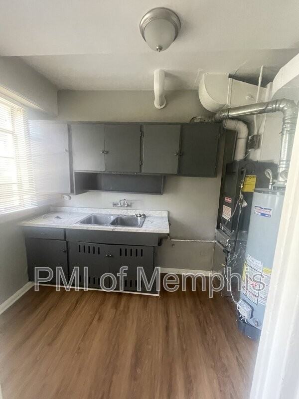 1907 S Parkway E #4 - Photo 2 of 5