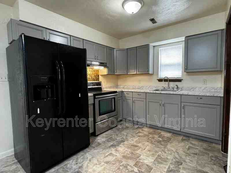 738 20th St - Photo 2 of 11