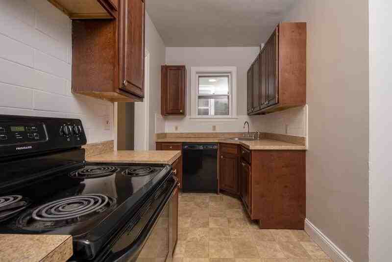 489 Hamilton St - Photo 4 of 32